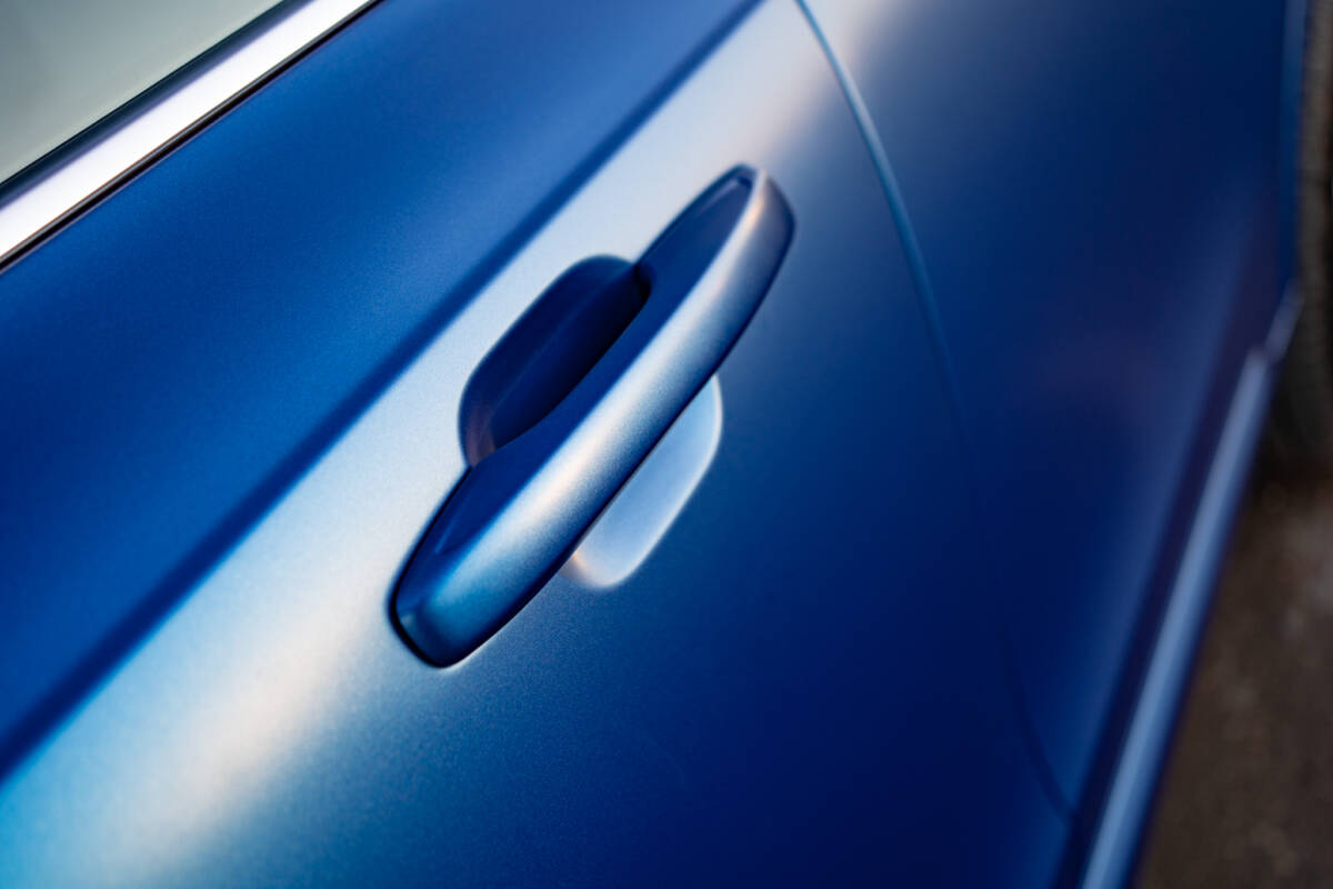 Volvo XC90 zmiana koloru z wnękami drzwiowymi na Oracal