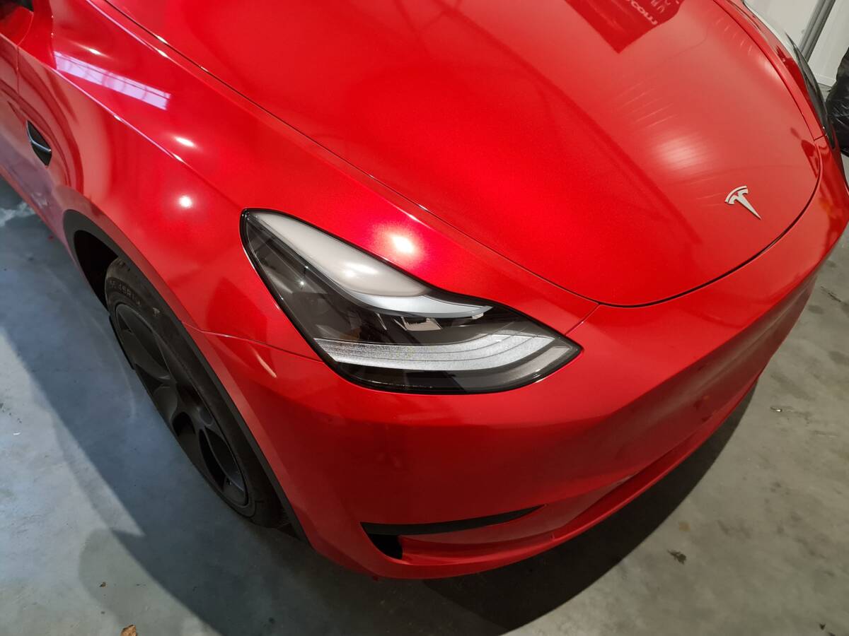 Tesla Model Y – zmiana koloru na Oracal 970GRA 961 Luscious Lips
