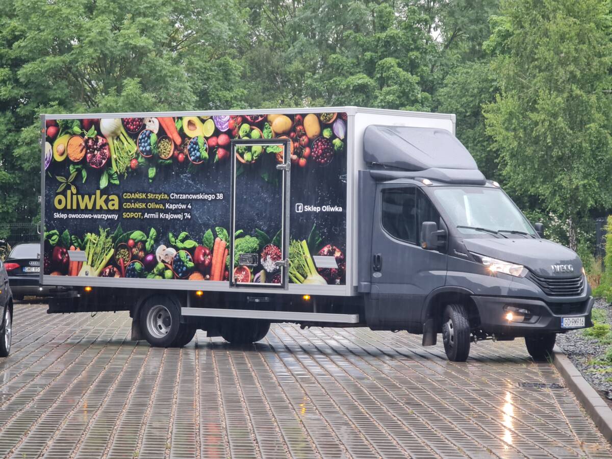 Iveco Daily- oklejanie reklamowe Oliwka, folia zadrukowana